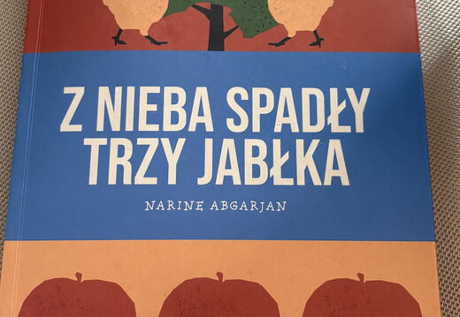 Z nieba spadły trzy jabłka - DKK