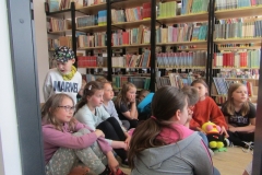 Bibliotekę odwiedzili uczniowie z klasy II