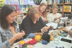 Klub dziewiarski w Bojanie spotkanie październikowe.