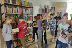 Odwiedziny biblioteki kl- 5 i kl- 7 SP Łebno, 15.06.2023