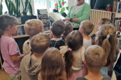 Przedszkolaki z Wesołej Krainy w bibliotece